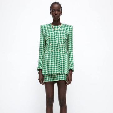 Imagen secundaria 1 - Estos conjuntos con estampado de cuadros de chaqueta y pantalón o falda son lo que necesitas este otoño sí o sí (para que solo tengas que pensar en los accesorios)