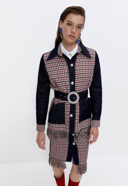 Imagen secundaria 2 - Estos conjuntos con estampado de cuadros de chaqueta y pantalón o falda son lo que necesitas este otoño sí o sí (para que solo tengas que pensar en los accesorios)