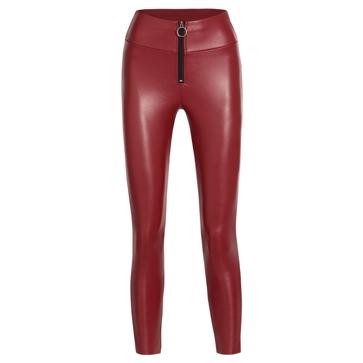 Imagen secundaria 1 - 5 ideas para combinar unos leggings en looks ideales para el día a día y que confirman que son la prenda cómoda tendencia del momento