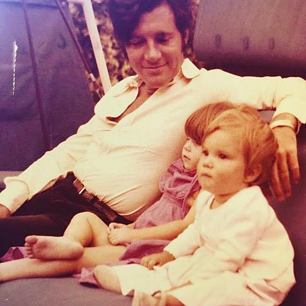 El duque de Sevilla junto a sus hijos en los años 80