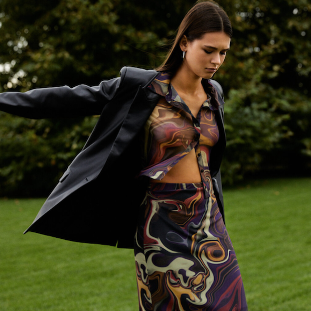 Pincha en la foto para ver las prendas de estampado damero que confirman que es la tendencia ganadora de la temporada. 