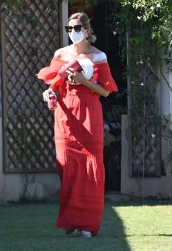 Imagen secundaria 2 - De sus pantalones efecto piel favoritos al look de invitada más impresionante: los looks de Margarita Vargas que la convierten en un icono de estilo