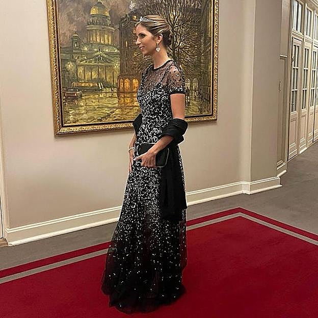 Imagen principal - De sus pantalones efecto piel favoritos al look de invitada más impresionante: los looks de Margarita Vargas que la convierten en un icono de estilo