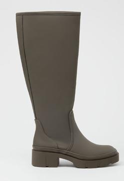 Imagen secundaria 2 - Cowboy, engomadas o track: Lefties tiene baratísimas las botas tendencia del momento