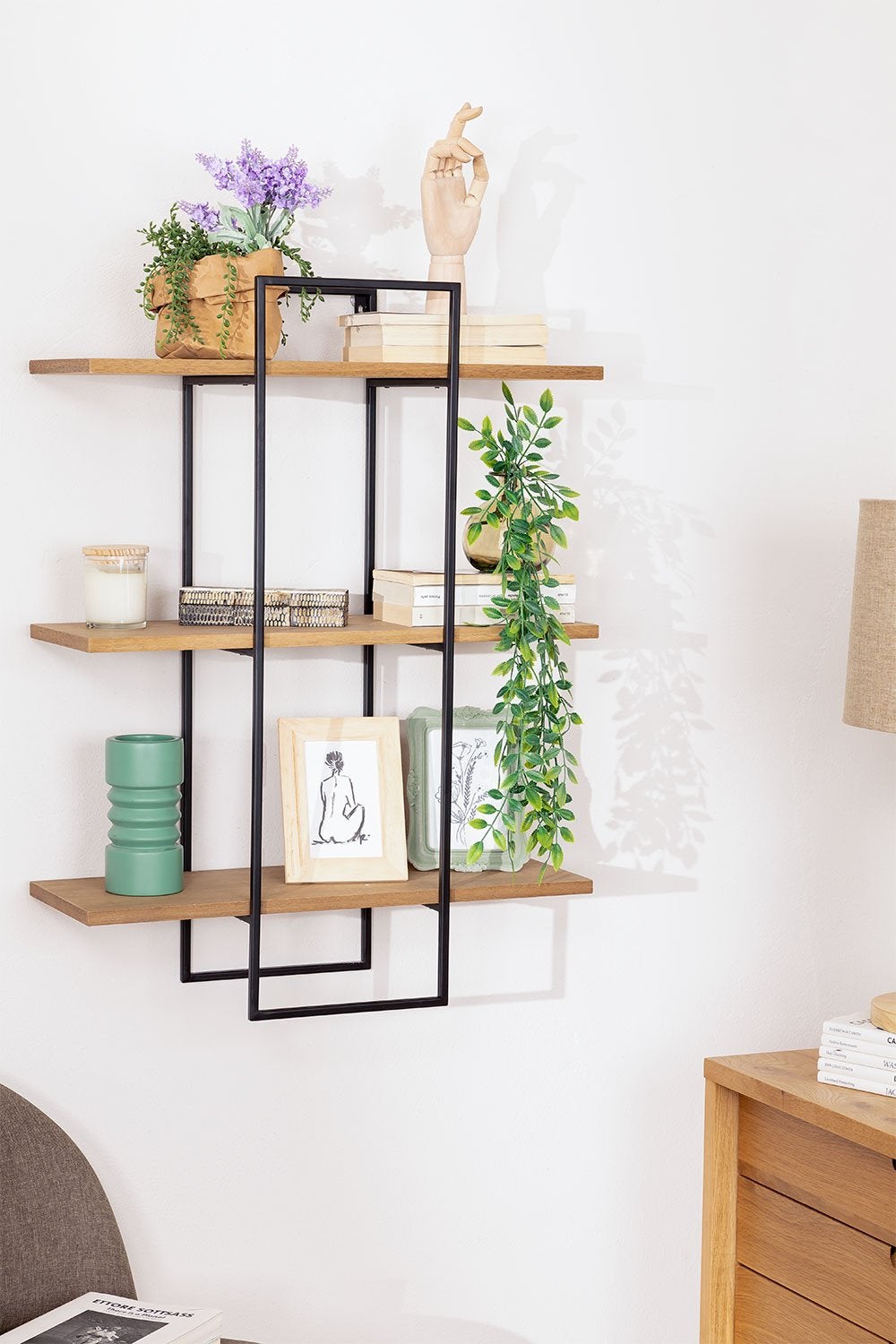 Esta original estantería, perfecta para adornar y como punto de almacenaje, cuesta 44.95 euros en Sklum.
