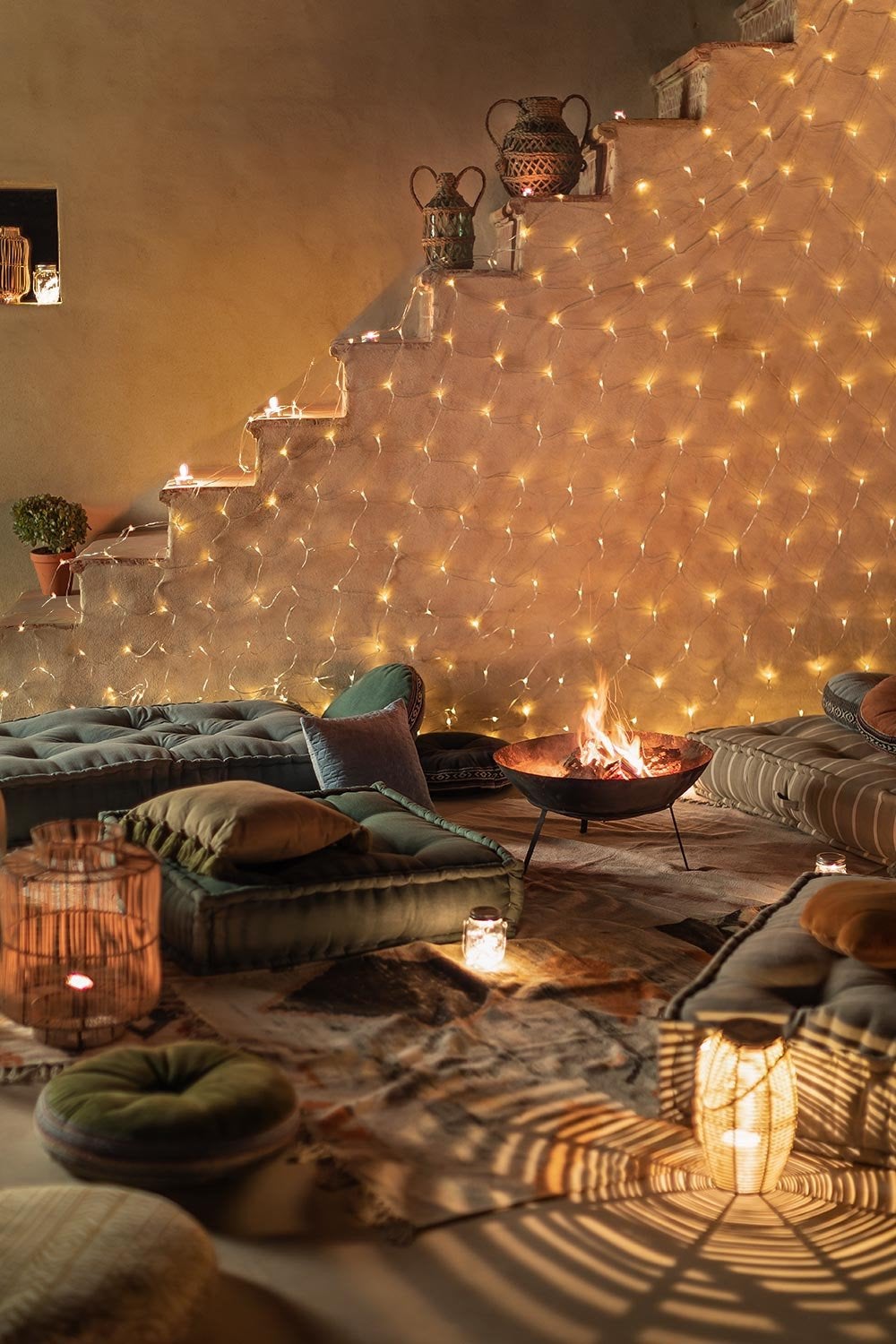 Añade un toque muy chill a tu salón, a la zona de estar o a tu terraza de invierno con este juego de luces led, que cuesta 29.99 euros en Sklum.