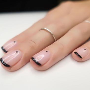 Imagen secundaria 1 - Esmaltado nipón, la manicura minimalista muy fácil de hacer que está arrasando en Instagram y que es perfecta para el otoño