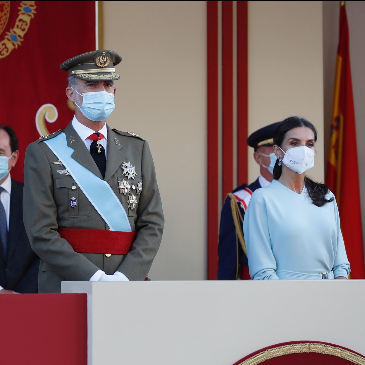 Pincha en la imagen para ver los mejores looks de la Reina Letizia en el Día de la Hispanidad desde el primero (en 2004) al último.