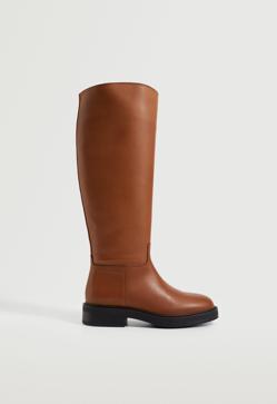 Imagen secundaria 2 - 1. Los mini vestidos se alían con las chaquetas de aires ecuestres para conseguir un look urbano de nota. 2. Mini vestido con estampado de flores en tonos verdes de Mango (39,99 euros). 3. Botas altas de color cuero de Mango (119 euros) 