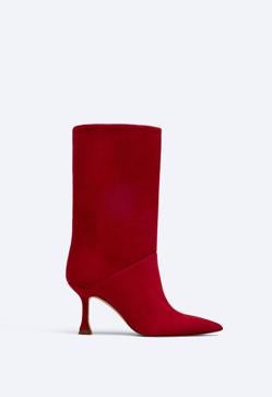 Imagen secundaria 2 - Sudadera, vaqueros y zapatos rojos: el look casual rejuvenecedor de Victoria Beckham del que te vas a enamorar este otoño