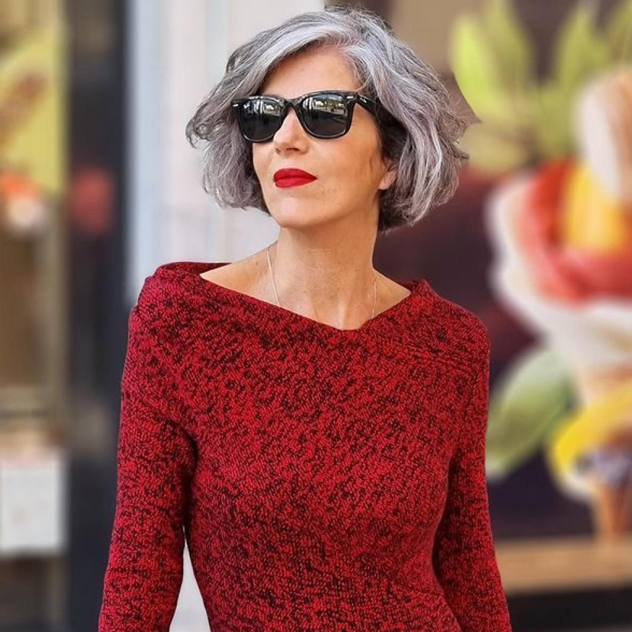 Pincha en la imagen para ver los vestidos de flores más bonitos (y baratos) para llevar con botas y crear looks de otoño que arrasan en Instagram.