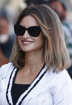 Imagen secundaria 2 - Las mechas que iluminan y el corte de pelo que quita años: el truco del cambio de look de Penélope Cruz para tener siempre una melena rejuvenecida y perfecta