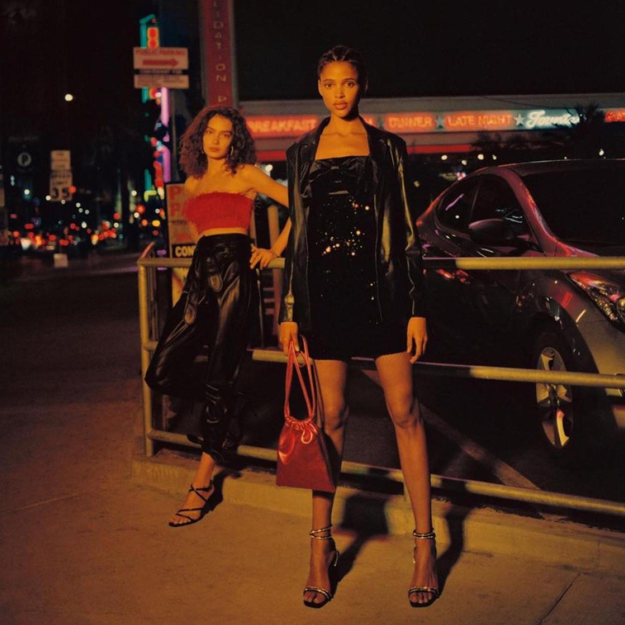 ¿Otro finde sin saber qué ponerte? Hemos fichado cinco vestidos negros (midi y mini) con los que seguro que vas a arrasar