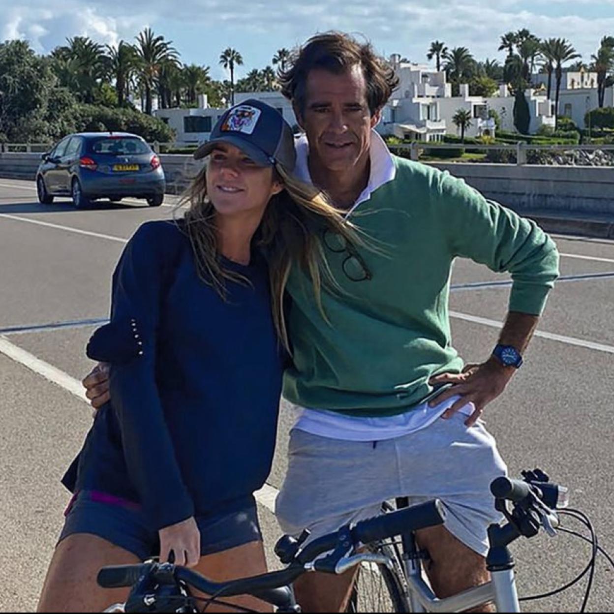 Amelia Bono y su nuevo novio, Fernando Ligues, han sido pillados en Sotogrande por los paparazzi