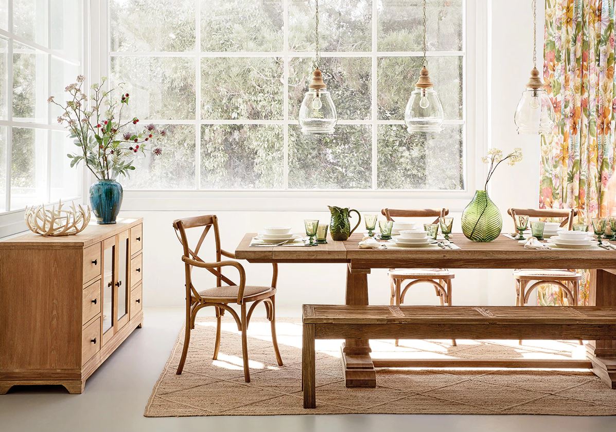 Esta mesa de comedor extensible en roble vintage (1.175 euros).