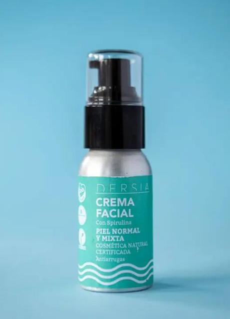 Imagen - Blue Essence Facial Cream tiene una textura que se fusiona perfectamente con la piel