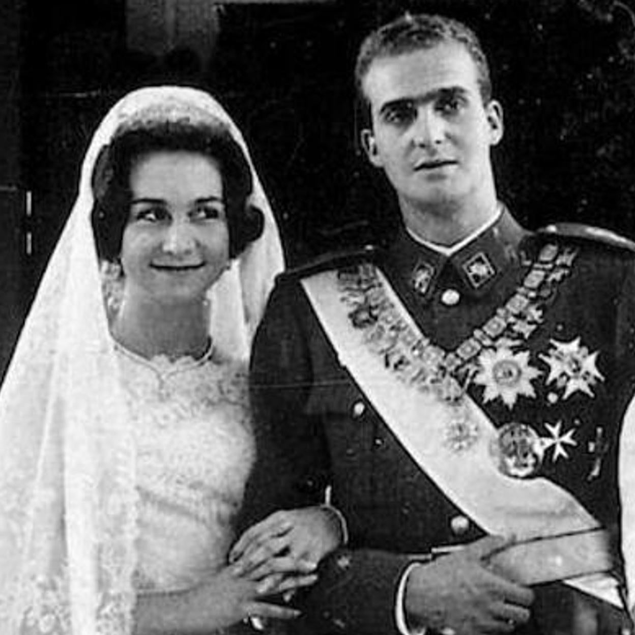 Los príncipes Juan Carlos de Borbón y Sofía de Grecia se casaron en Atenas en 1962 nada más y nada menos que cuatro veces, dos civiles y dos religiosas.