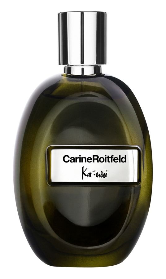 CARINE ROITFELD. Kar-Wai apela al sentido del olfato con una poderosa mezcla de té ahumado y cuero (220 € / 90 ml).
