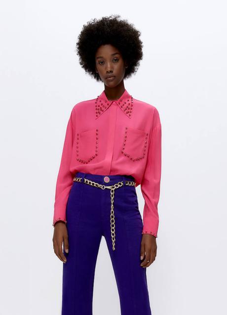 Imagen - El modelo de color fucsia tiene apliques de piedras