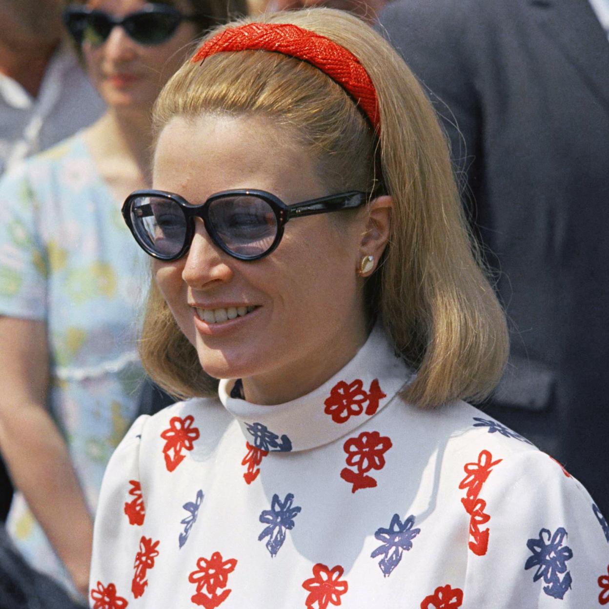 Pincha en la imagen para descubrir los productos antiedad para el pelo que rejuvenecen la melena y que te harán presumir de un cabello bonito a cualquier edad.