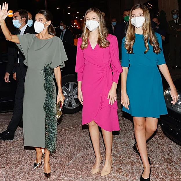 Letizia, la princesa Leonor y la infanta Sofía, en su aparición con motivo de la entrega de los Premios Princesa de Asturias. 