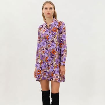 Imagen secundaria 1 - Este vestido camisero de Lefties que cuesta 12 euros y que está disponible en cuatro estampados va a ser el que más te pongas esta temporada
