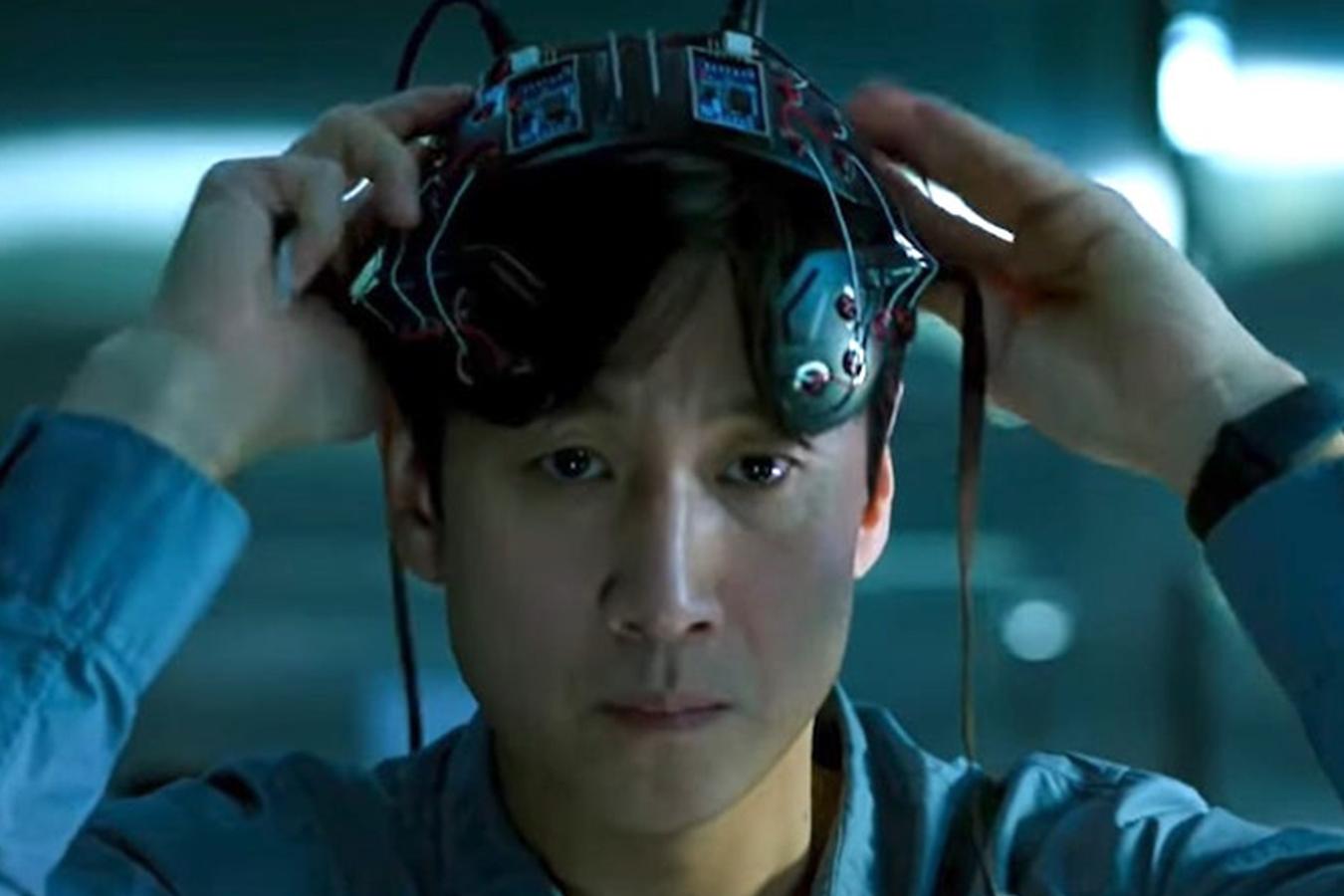 Serie coreana dirigida y producida por el cineasta Kim Jee-woon, se estrenará a nivel mundial el jueves 4 de noviembre (en España, a las 23.00 del miércoles 3 en horario peninsular), coincidiendo con el lanzamieno de Apple TV+ en Corea del Sur. Basada en el popular cómic online del mismo nombre de Hongjacga, es la primera serie en coreano que se estrene en la plataforma. Esta serie dramática de ciencia ficción se estrenará con el primer episodio, seguido de un nuevo episodio semanal, concluyendo el 10 de diciembre de 2021.