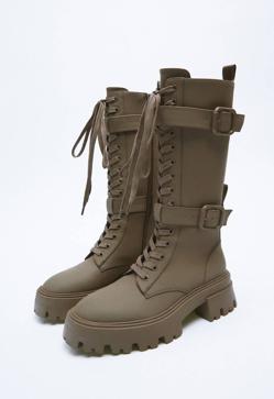 Imagen secundaria 2 - Las botas militares favoritas de las influencers que mejoran tus looks con vestidos y vaqueros