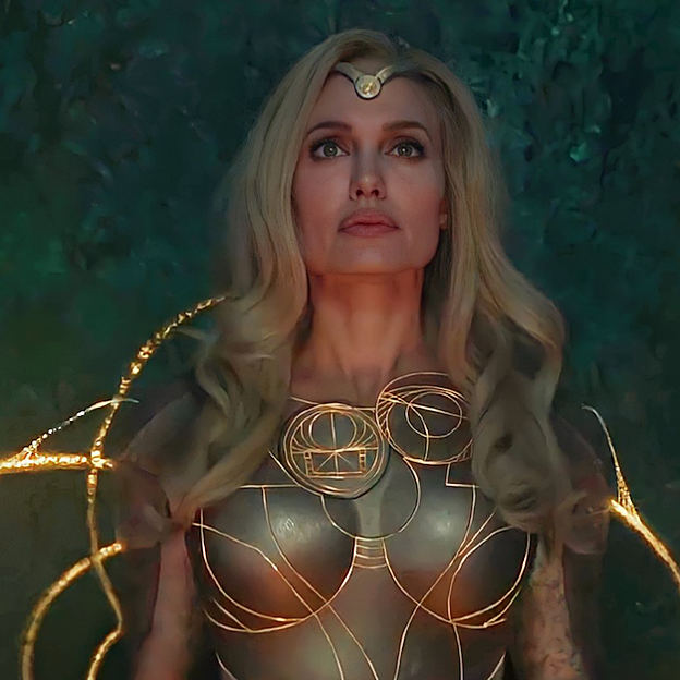 Tenemos una razón de peso para ir a ver Eternals: Angelina Jolie en una traje dorado de diosa sobrenatural