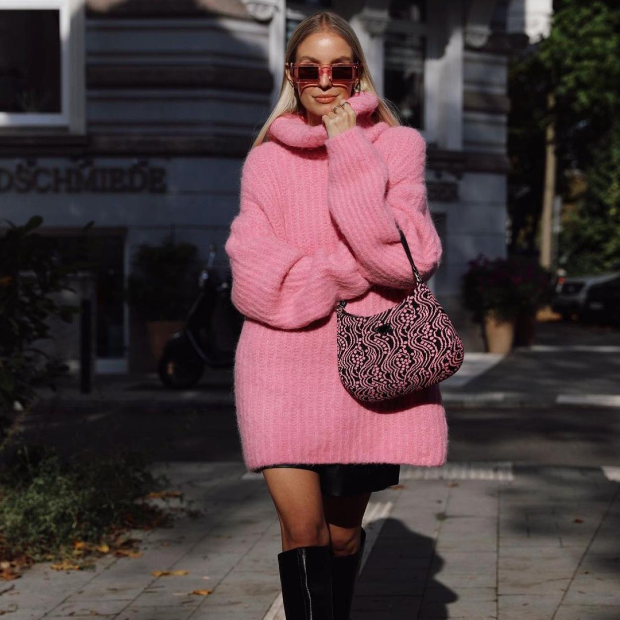 Pincha en la foto para ver jerséis rosas con los que darle color a tu invierno. 