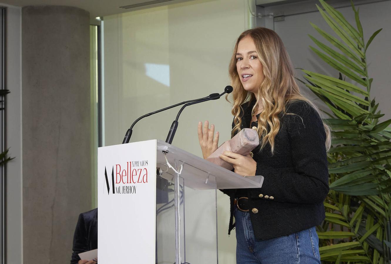 Se ha llevado el galardón Dream Long Magic Water de Elvive. Ha recogido el premio Ainara Iribar, Product Manager de Elvive L’Oréal Paris.