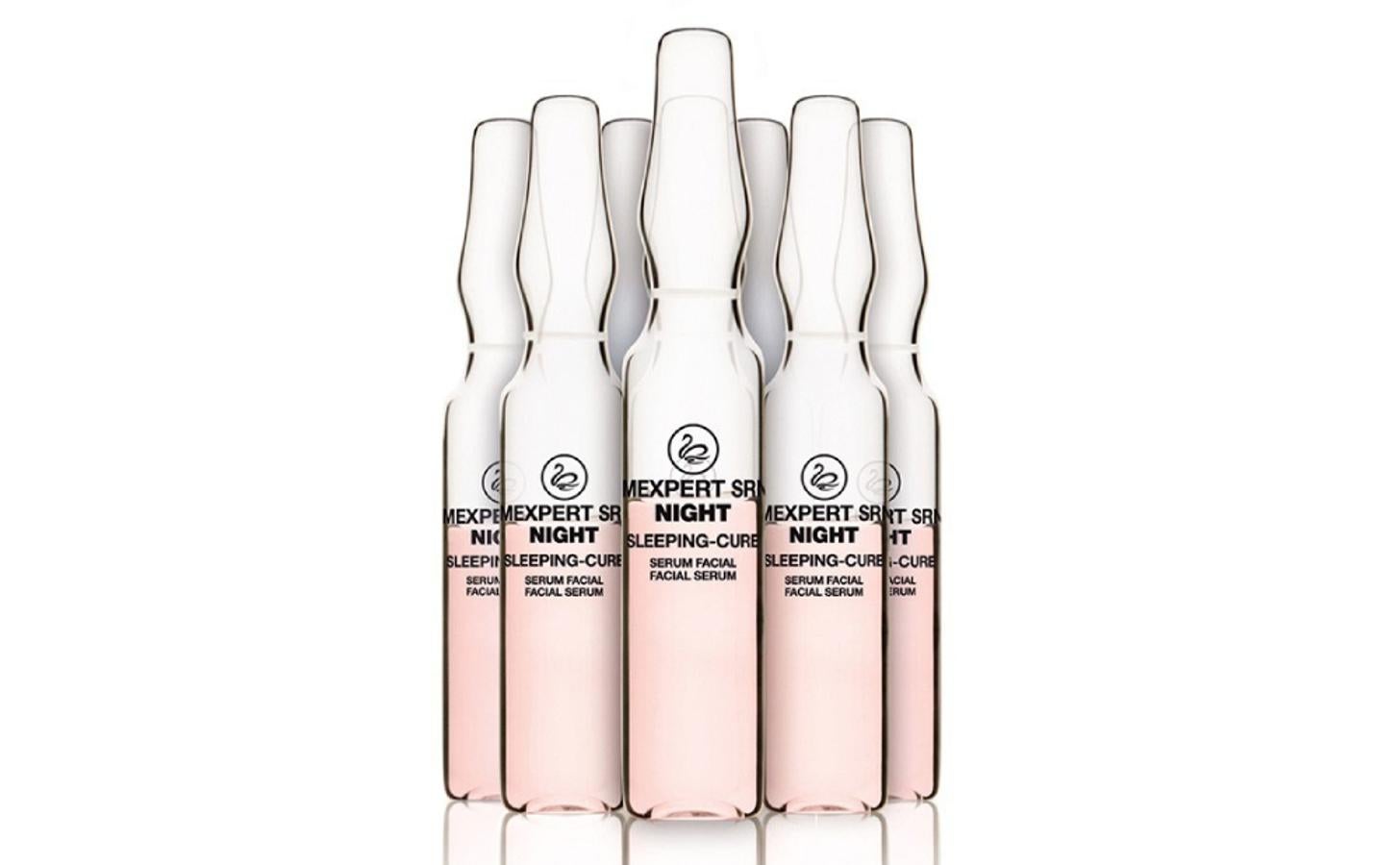 Concentrado nocturno detox diseñado para poner fin al aspecto fatigado y asfixiado que hace parecer tu piel 5 años mayor. Tiene efecto detoxificante que estimula los dos mecanismos clave de purificación cutánea; antioxidante, gracias al zinc-glycine Complex y Carcinina; calmante, por sus extractos vegetales que ayudan a reducir rojeces e irritaciones; e hidratante, por los péptidos de aguacate, que hidratan profundamente la piel y refuerzan sus defensas naturales (38,50 euros).