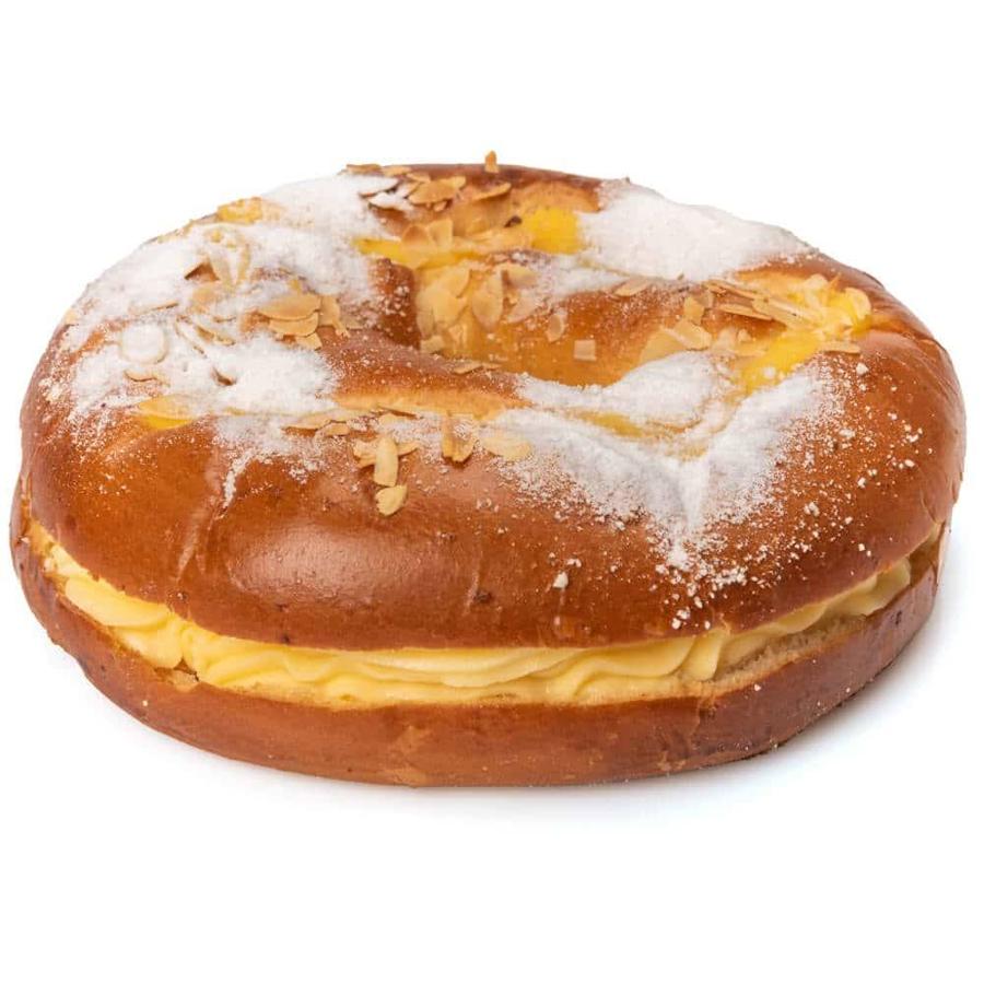 Y para poner un toque dulce al día de fiesta, nada como la corona de la Almudena de La Mallorquina (Puerta del Sol, 8; Velázquez, 39; Glorieta de Quevedo) con varias opciones de relleno: crema, nata o trufa.