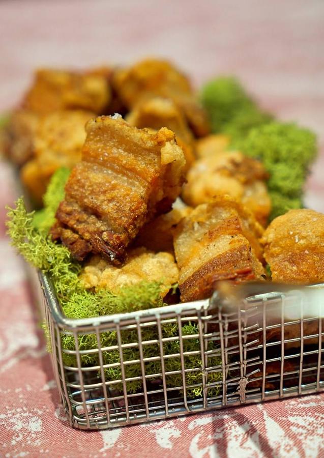 Aunque son muy típicos de Soria, los torreznos llevan décadas considerados como un clásico del aperitivo más castizo de Madrid. Y si son los de El Rincón de Esteban (calle Santa Catalina, 3), mejor que mejor.