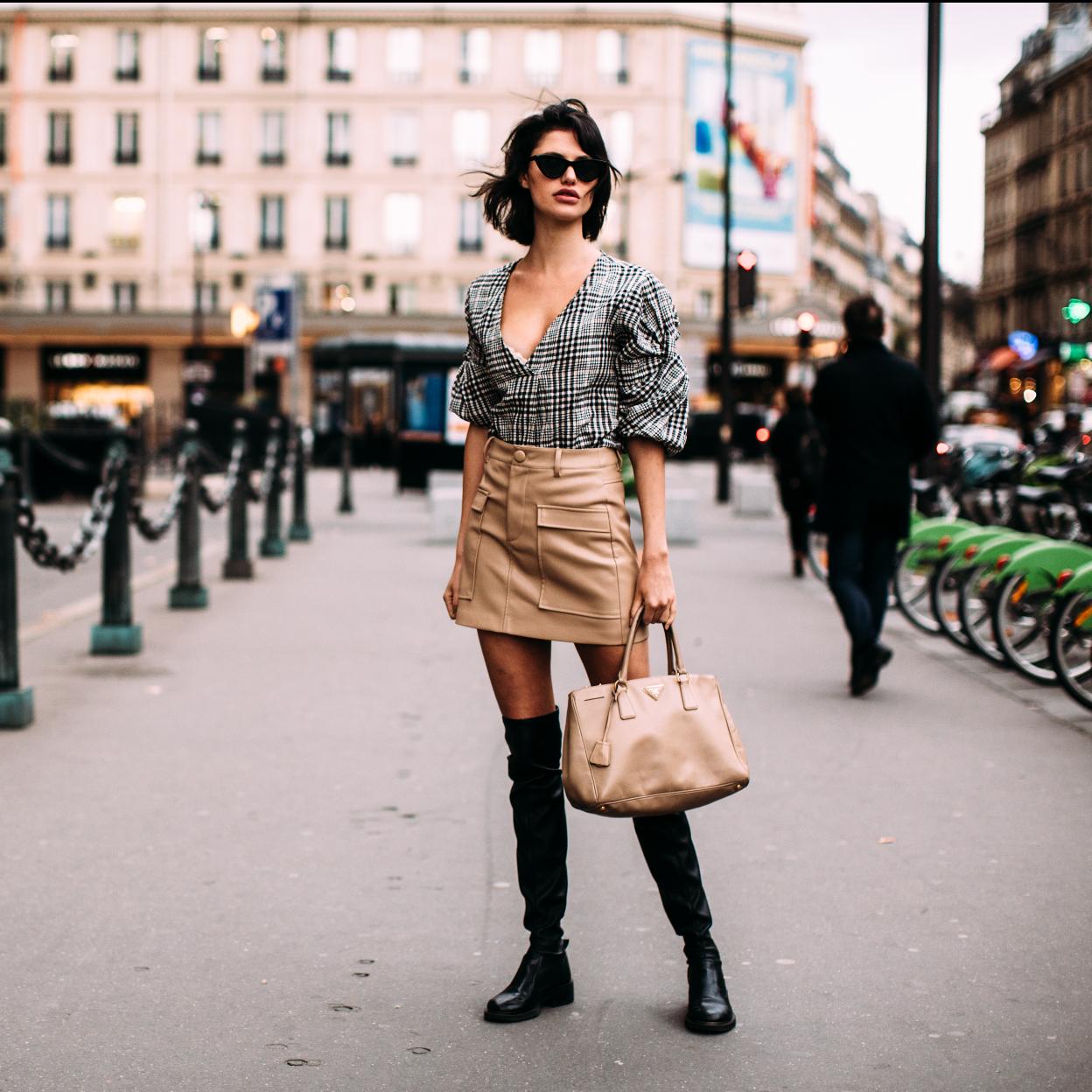 Dos chalecos y una minifalda con hilo metalizado de Massimo Dutti perfectos para conseguir un look impecable con una camisa blanca