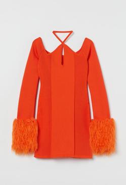 Imagen secundaria 2 - Plumas, color tendencia y de punto: el vestido más bonito y original del momento es este de H&amp;M que se ha agotado en horas