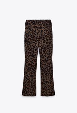 Imagen secundaria 2 - 1. Falda larga con estampado animal de Zara (29,99 euros). 2. Body satinado con cuelo alto de Zara (25,99 euros): 3. Pantalón flare con estampado de leopardo de Zara (25,99 euros). 