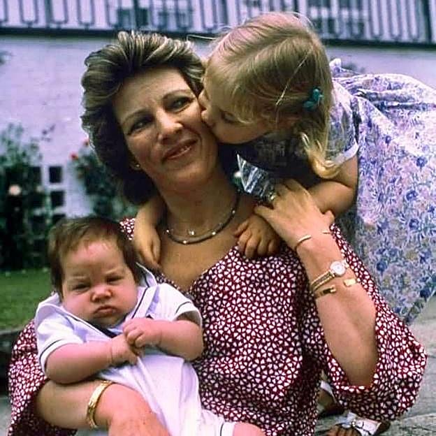 ¿Quién es Theodora de Grecia? La discretísima actriz royal sobrina de la reina Sofía que vive en Los Ángeles, pasa muy desapercibida y está prometida (pero aún no se ha casado)