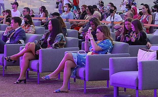 Camille Gottlieb, hija de estefanía de Mónaco, en un concierto en Dubái.