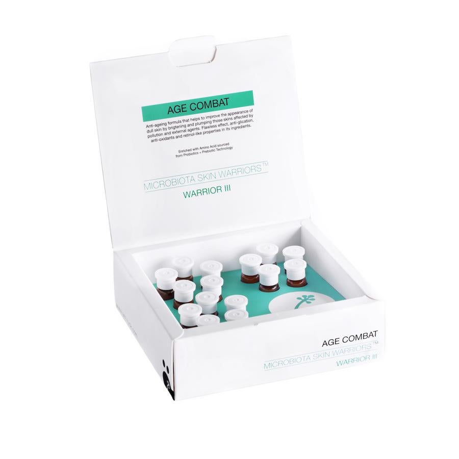 Este formato de ampollas está pensado para aquellas pieles con manchas por fotoenvejecimiento, acné o hipermigmentación. Con prebióticos, ácido azelaico y niacimidada, hidratan la piel y la calman tras la exposición solar. (55 euros)