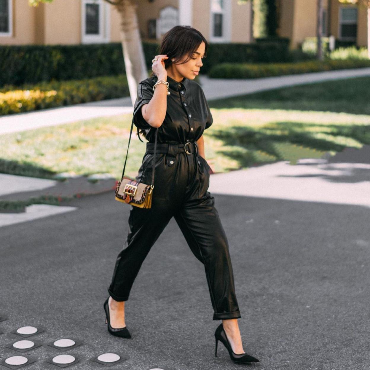 El vestido y el mono en efecto piel de Zara que son un comodín perfecto para tus looks de noche