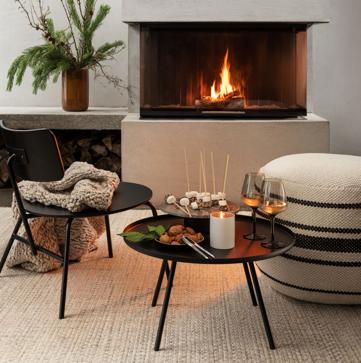 Imagen secundaria 1 - El conjunto de mesas nido metálicas cuesta 149 euros en H&M Home; la mesa auxiliar redonda, 49 euros; y las mesas de mármol con patas metálicas en negro, entre 129 y 99 euros.