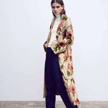 Imagen secundaria 1 - Los abrigos de punto estampados más bonitos, cómodos y rejuvenecedores que vas a llevar este invierno