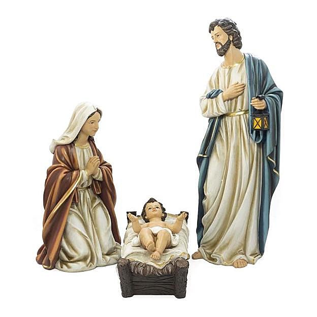 Imagen principal - Las tres figuras tradiconales del misterio cuestan 249 euros en El Corte Inglés; el original Belén de ocho piezas, 99 euros en Leroy Merlín; y el pesebre minimalista es de amazon y cuesta 74.99 euros.