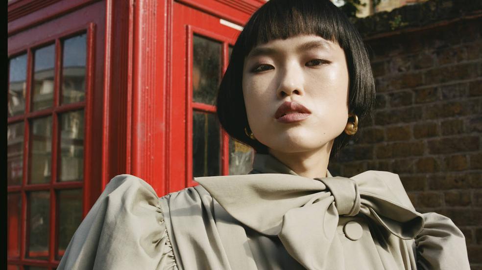 Estilismo: Sandra Solé. Maquillaje y peluquería: @Makeup.with Nina(COOL) para DiorBeauty, Chanel Beauty y M.A.C cosmetics (maquillaje) y Bumble&Bumble y GHD (peluquería). Agradecimientos: Hody Yim / Ally Hart (ally@milkmanagement.co.uk).