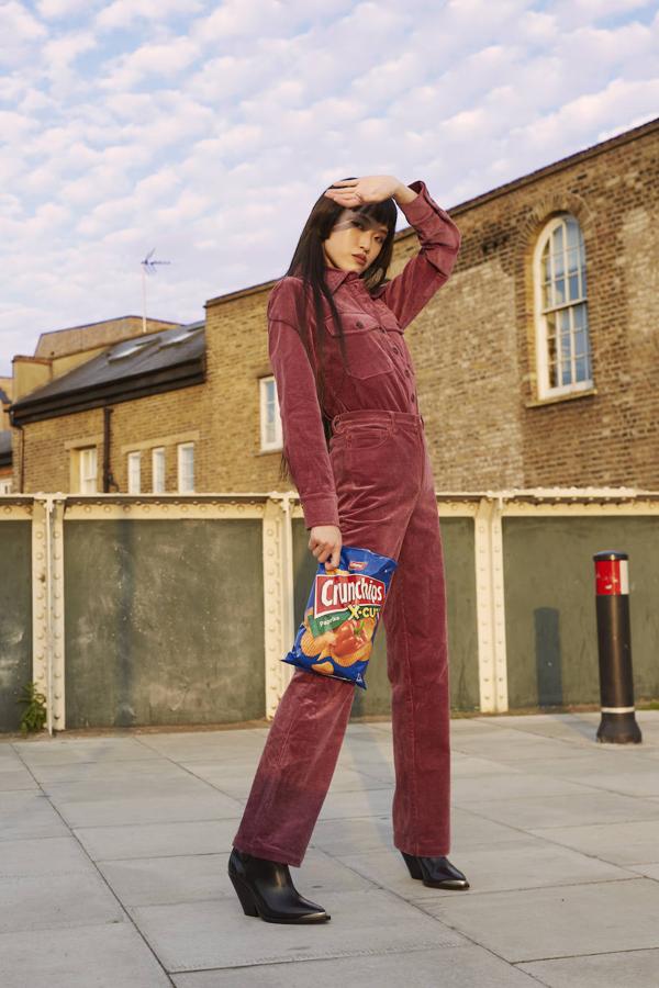 Camisa y pantalones de Antik Batik y botas de Isabel Marant.