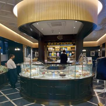 Imagen secundaria 1 - París vuelve a ser una fiesta: la capital recupera la arquitectura, el arte, la moda y el lujo