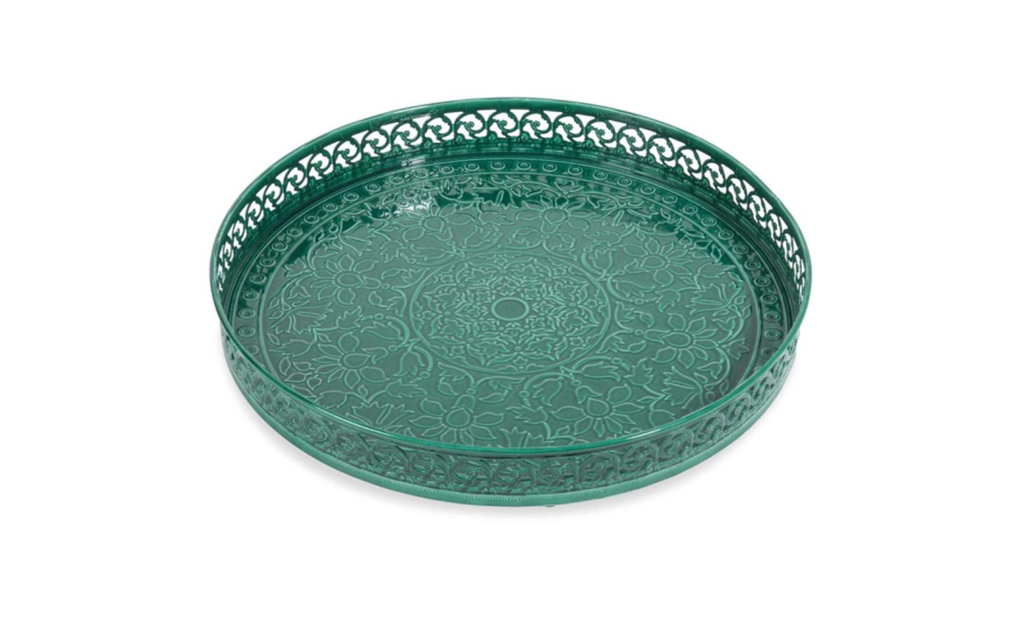 Bandeja con 25 centímetros de diámetro y color verde. 8,99 euros.