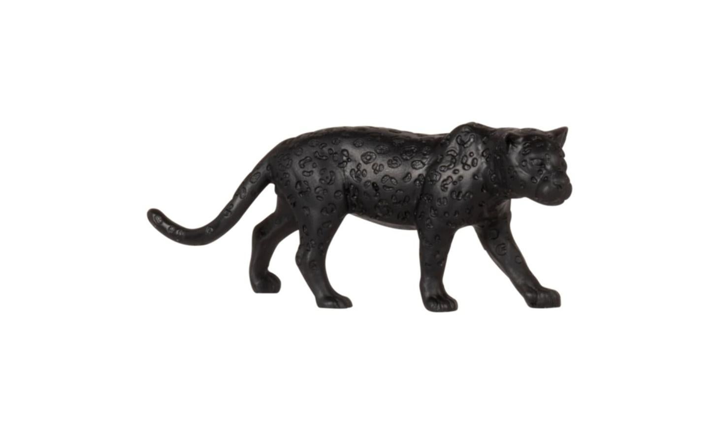 Figura de leopardo negra elaborada con polirresina de 5 centímetros. 4,99 euros.