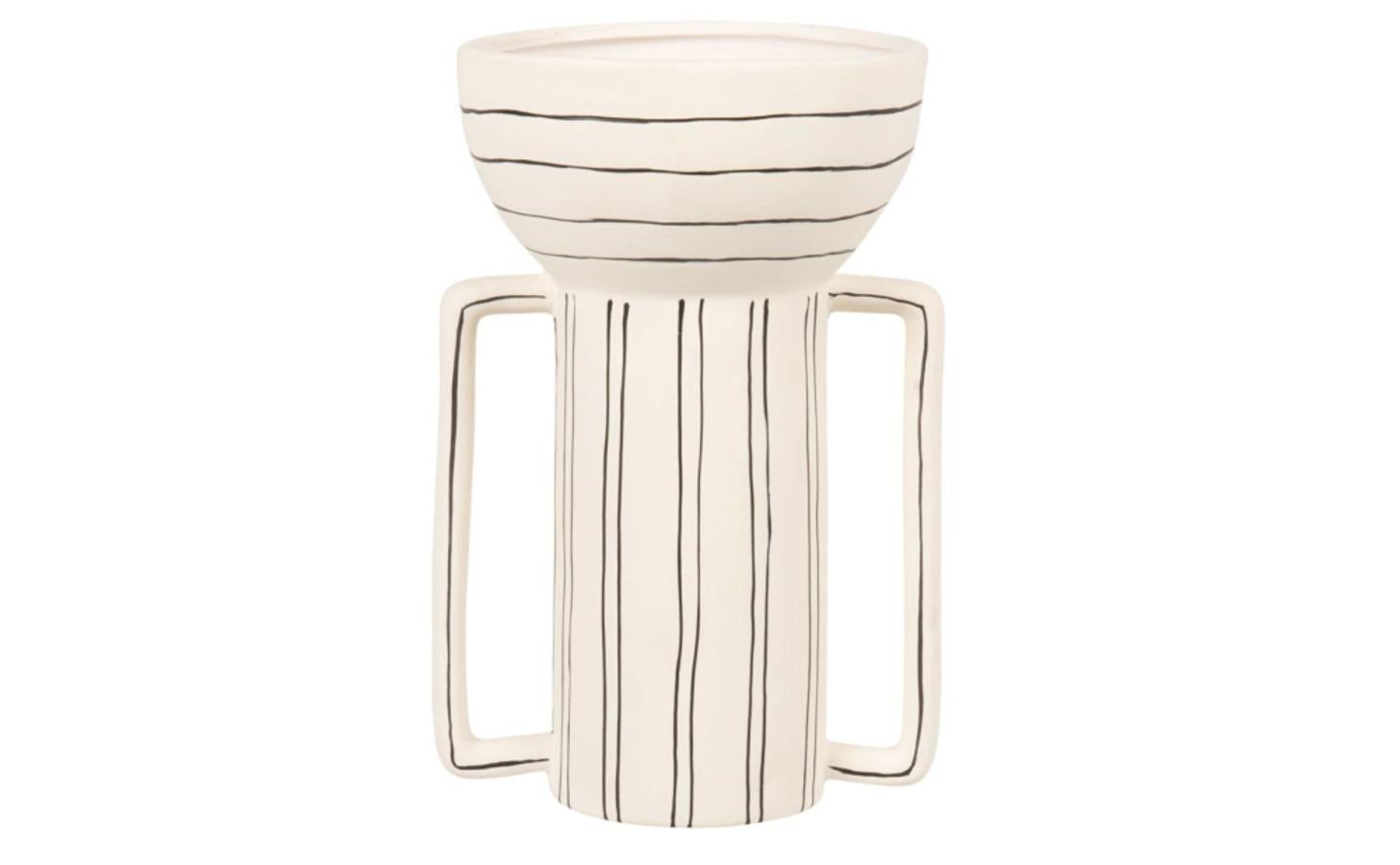 Elaborado en porcelana con 21 centímetros de alto por 14 de ancho. 13,99 euros.